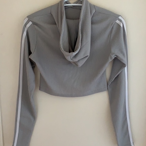 PrettyLittleThing Grey Crop Top | NWOT - Picture 4 of 6